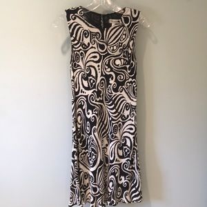 Tessuto patterned dress with small flared hem.
